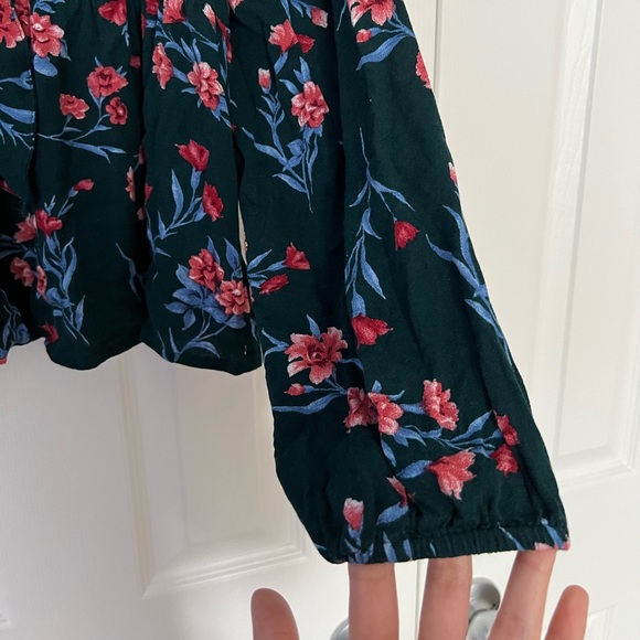 Flowy tie front blouse - Picture 5 of 5